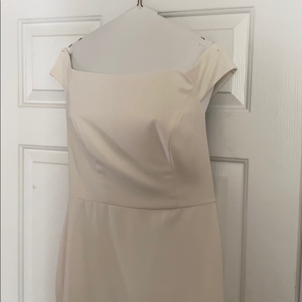 Elegant formal long gown color is ivory size 8